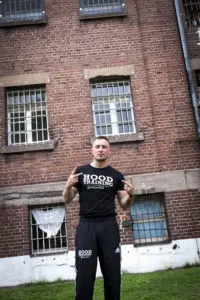 Daniel Magel - HOOD TRAINING. Seit 2010 bietet das Team von Hood Training in Bremen Kindern und Jugendlichen kostenfreie Projekte und Workshops an. Das Projekt bietet mit seinen wohnortnahen, niedrigschwellig angelegten Sport- und Bewegungsangeboten Kindern, Jugendlichen und Heranwachsenden verschiedener ethnischer Herkunft in sogenannten „sozialen Brennpunkten“ eine sinnvolle Ergänzung des Freizeitangebotes.